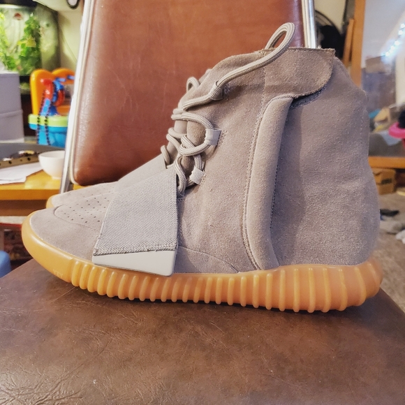 Yeezy 750 gray gums - Picture 3 of 6
